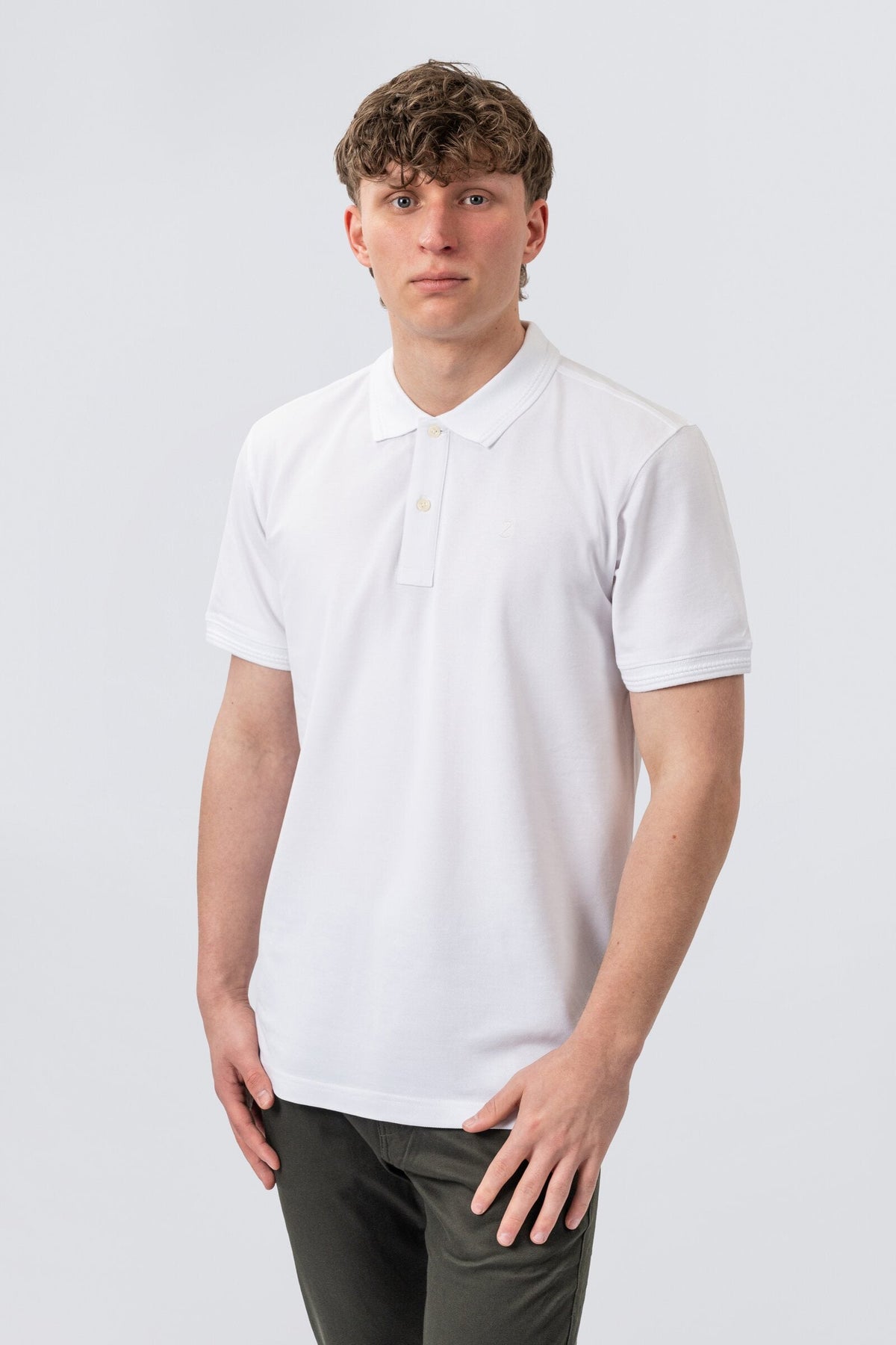 ZEHN Contour Poloshirt in Weiß aus strukturiertem Baumwoll-Piqué