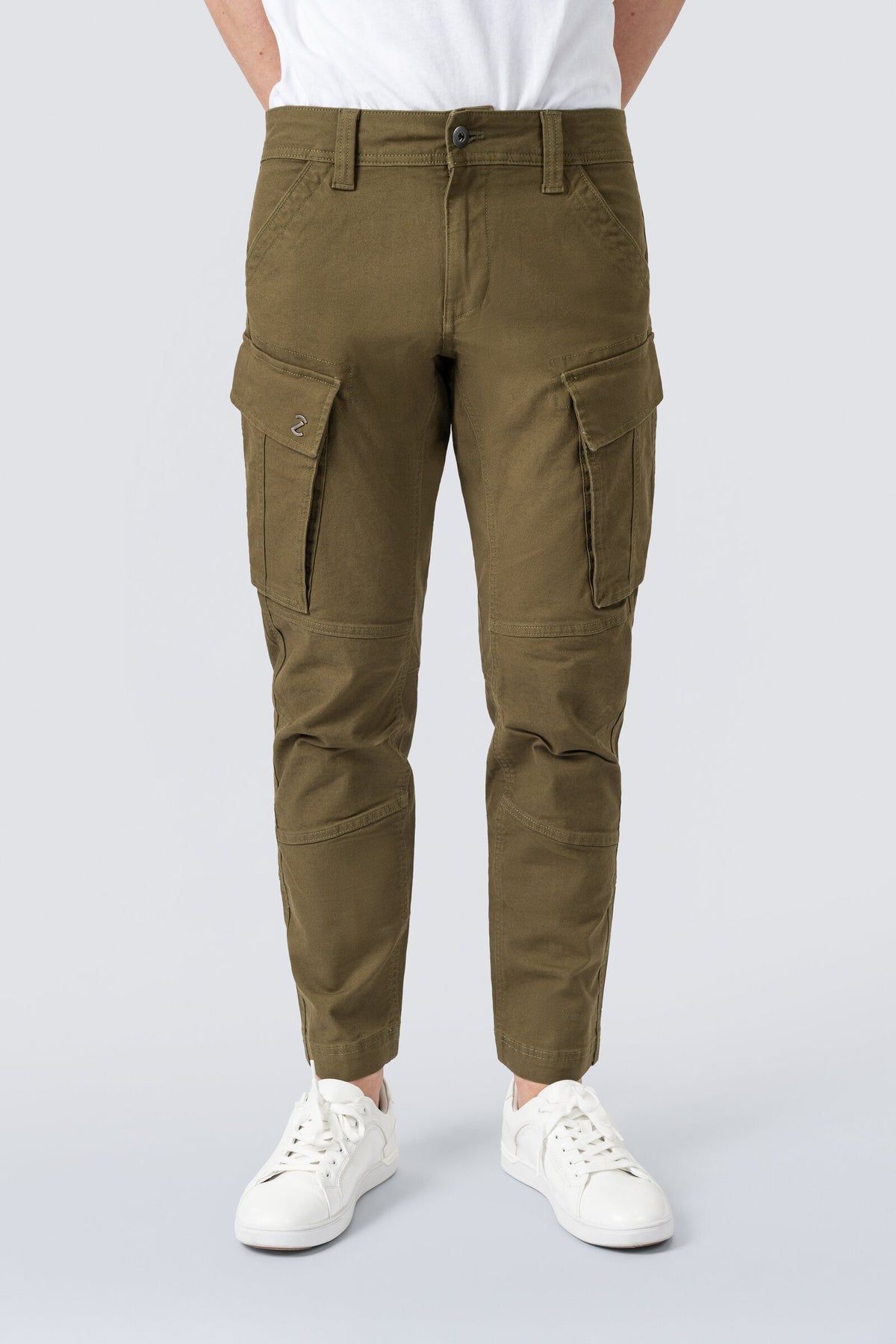 ZEHN Adaptive Canvas Cargohose Herren in Olivgrün – Detailansicht