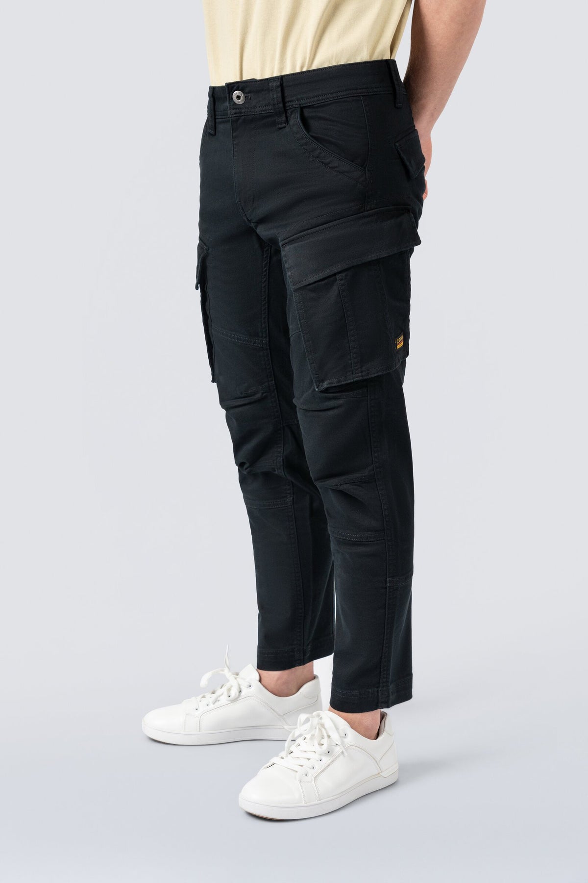 ZEHN Reinforced 3D Cargohose Herren in Schwarz – Produktansicht 2