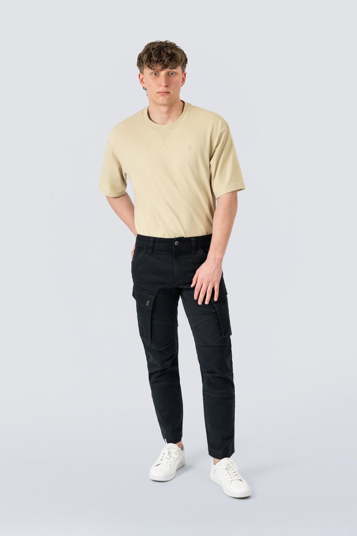 ZEHN Reinforced 3D Cargohose Herren in Schwarz – Produktansicht 3