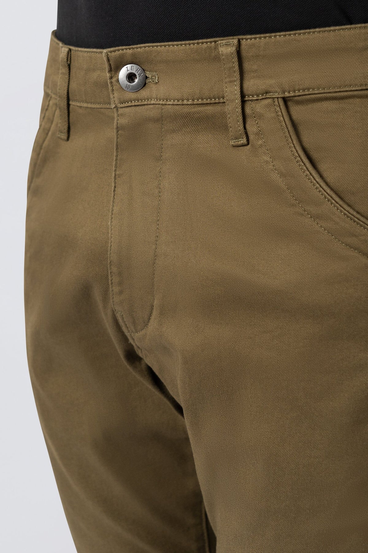 ZEHN Signature Canvas Chinohose Herren in Olivgrün – Produktansicht 5