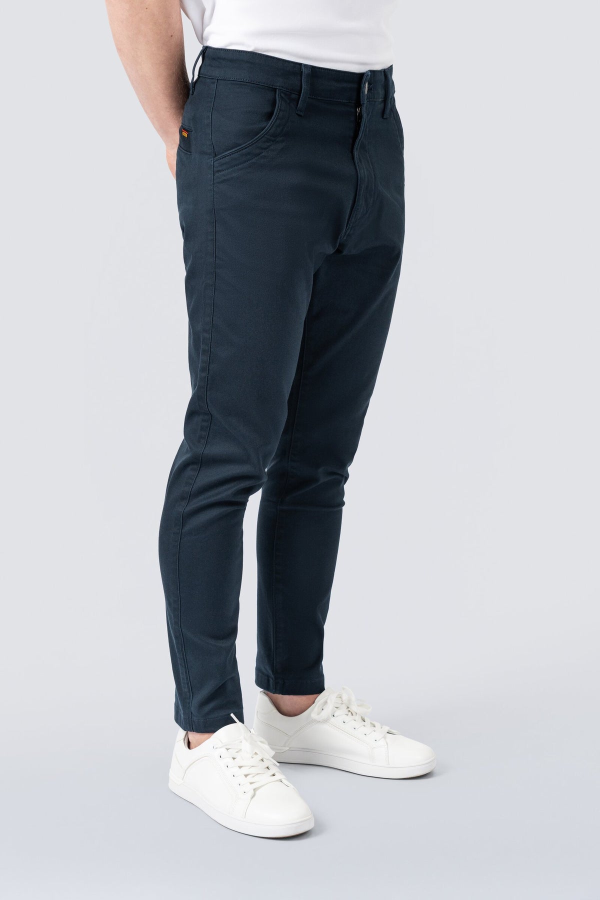 ZEHN Signature Chinohose Herren Stretch Twill in Heritage Blue – Produktansicht 2