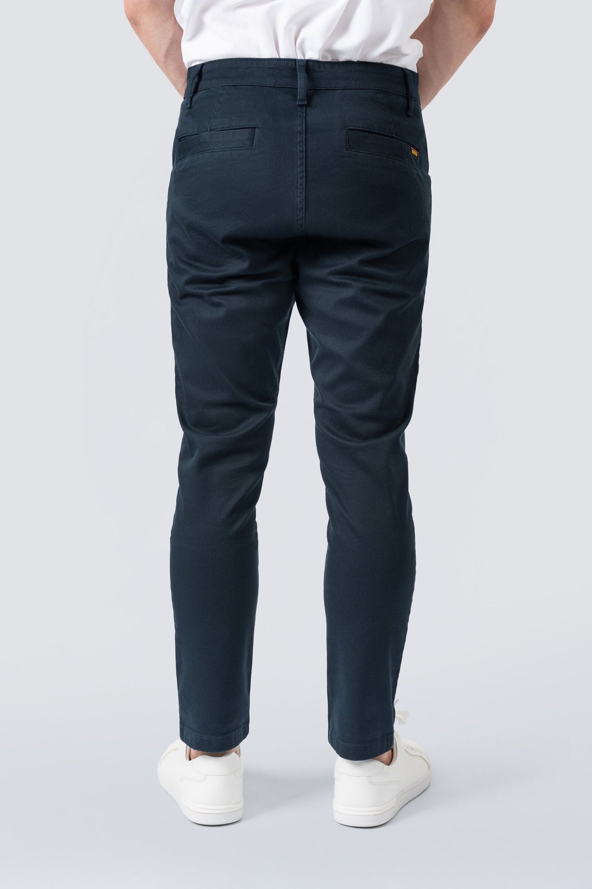 ZEHN Signature Chinohose Herren Stretch Twill in Heritage Blue – Produktansicht 4
