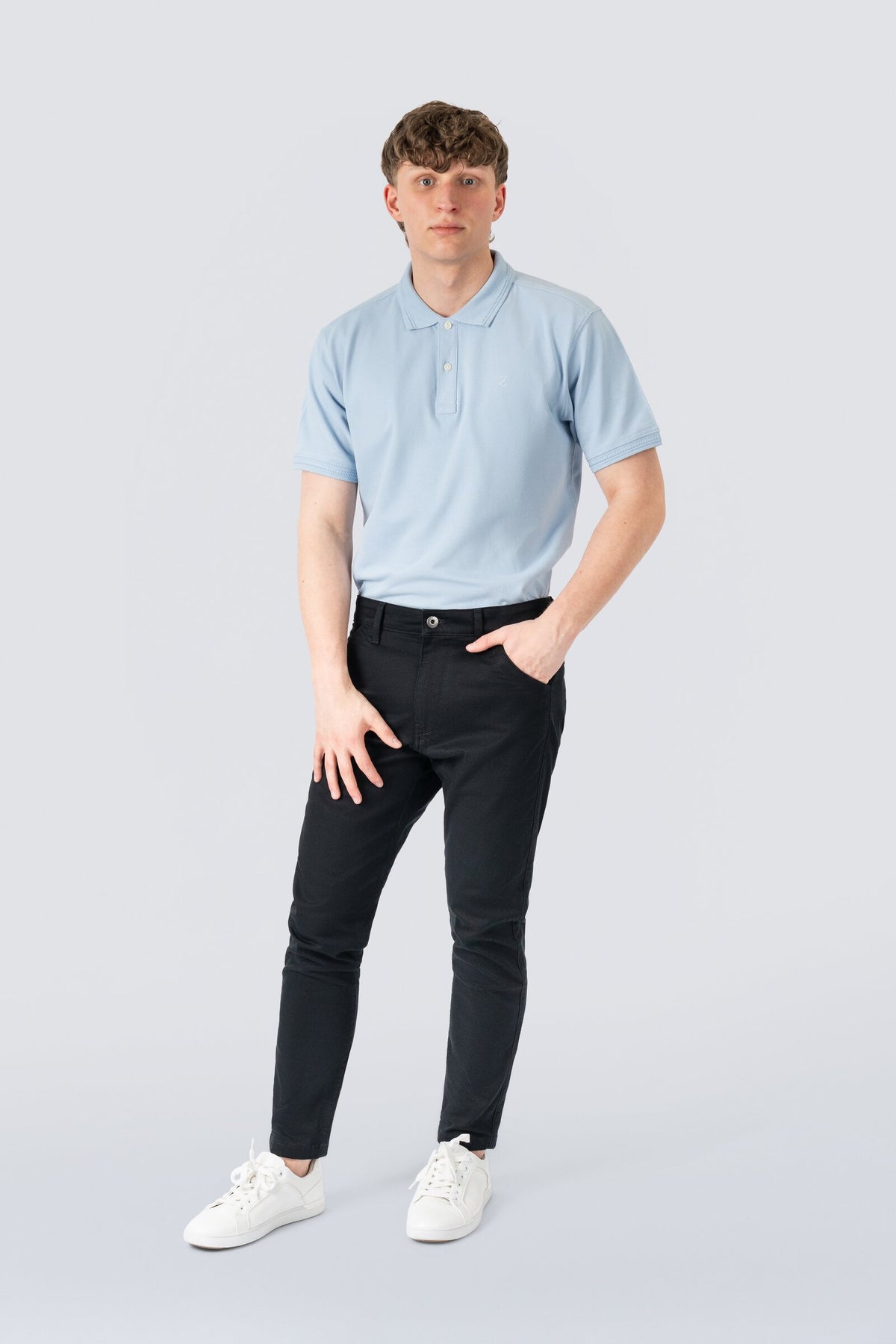 ZEHN Signature Chinohose Herren Stretch Twill in Schwarz – Produktansicht 4