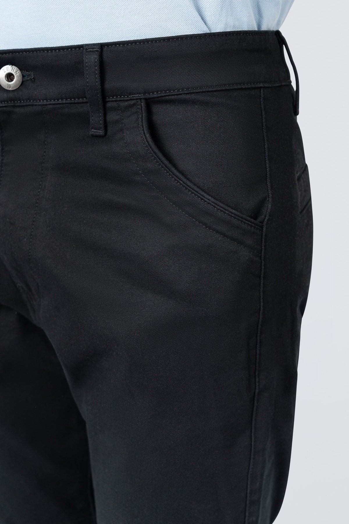 ZEHN Signature Chinohose Herren Stretch Twill in Schwarz – Produktansicht 5