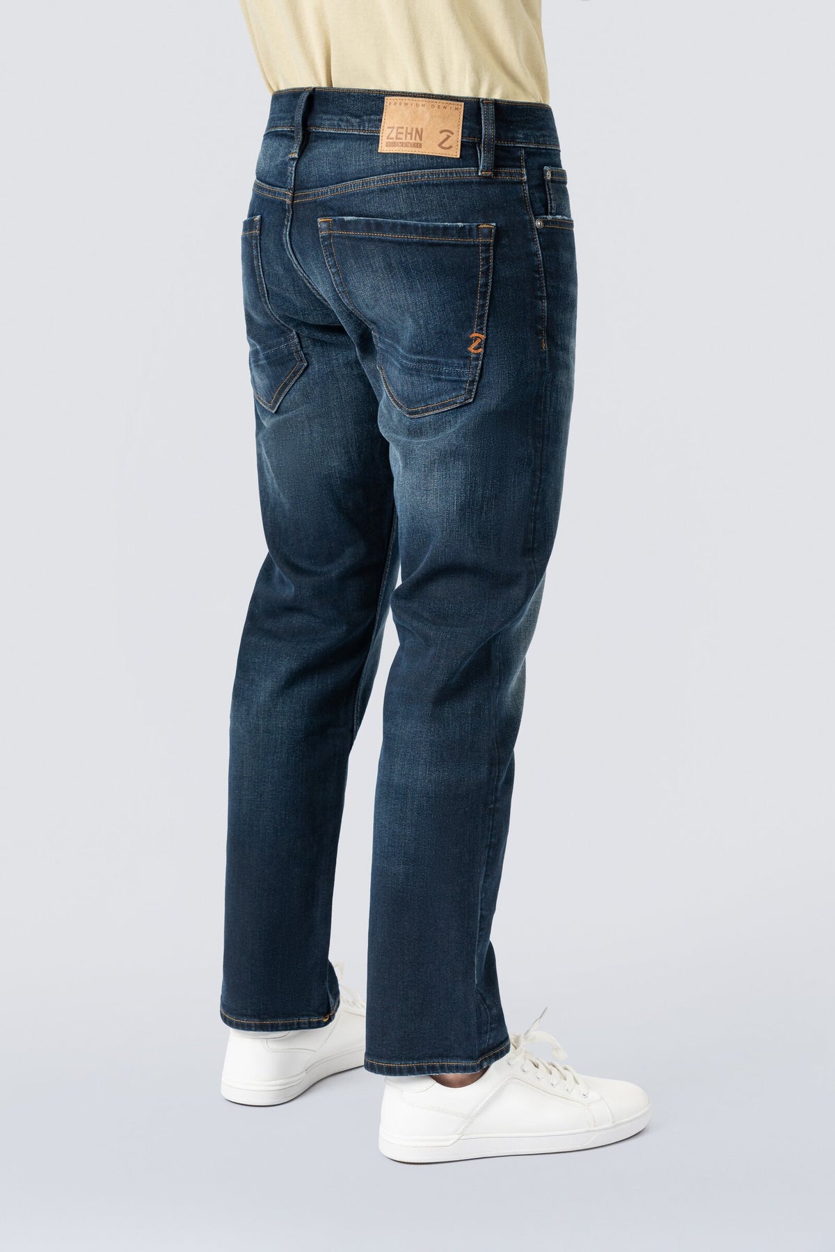 ZEHN Rivet Jeans Herren in Indigo Dark – Seitenansicht