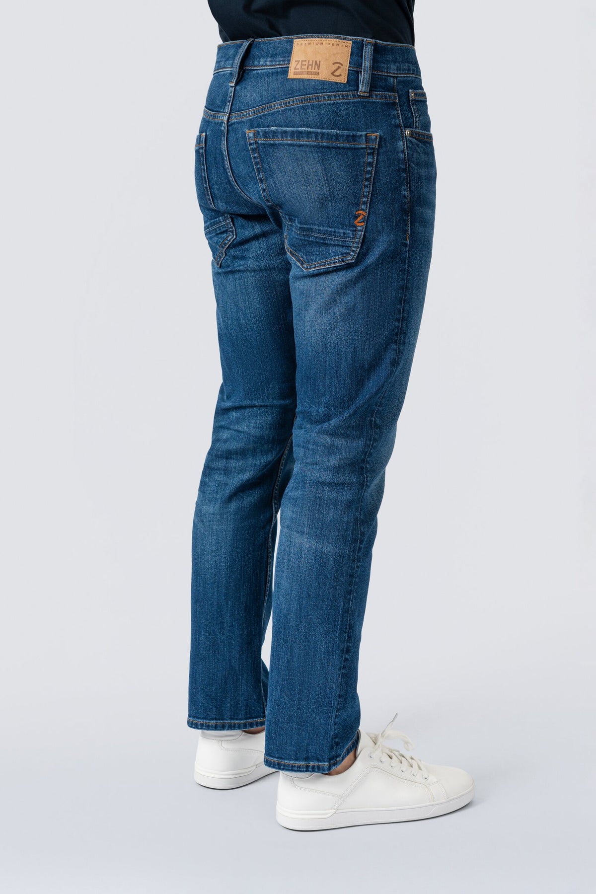 ZEHN Rivet Jeans Herren in Indigo OD – Vorderansicht