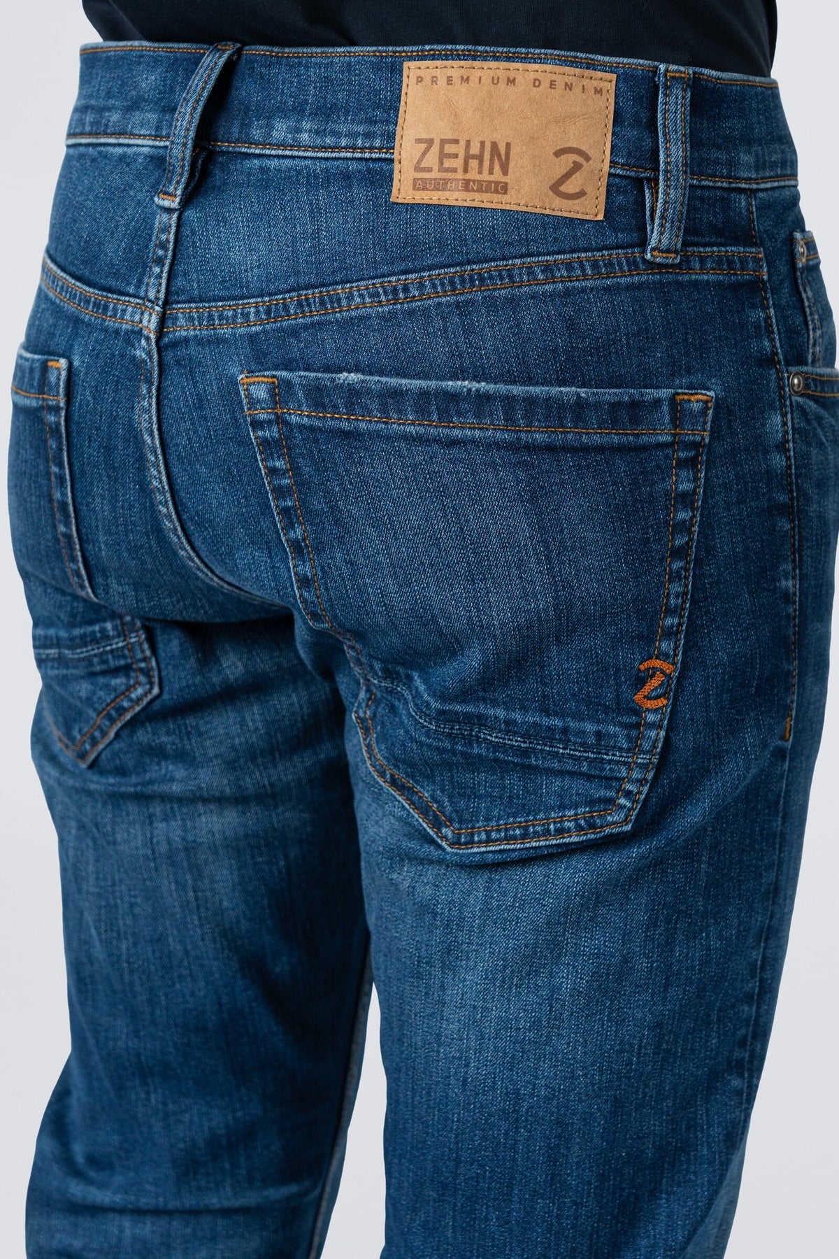 ZEHN Rivet Jeans Herren in Indigo OD – Seitenansicht