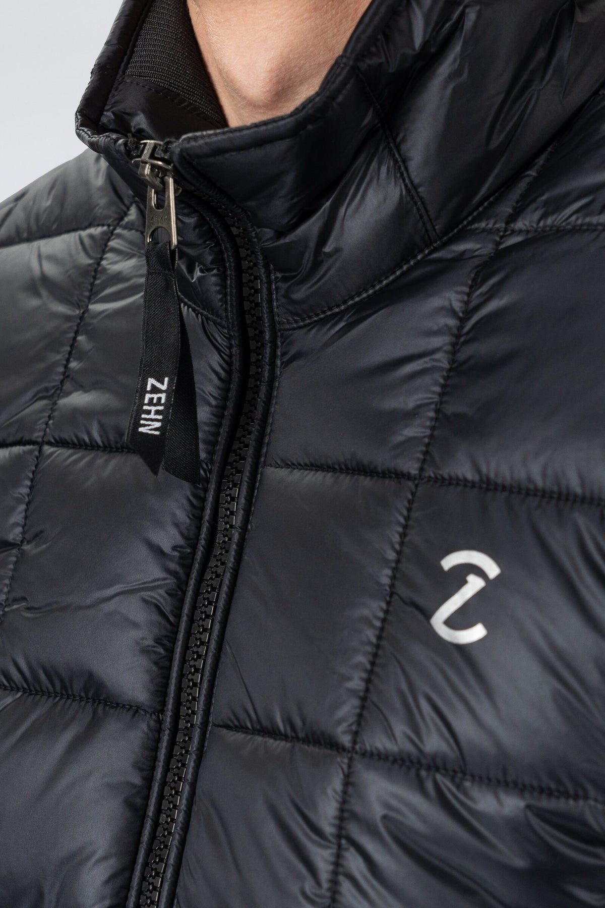 ZEHN Aero Steppjacke Herren in Schwarz – Rückansicht
