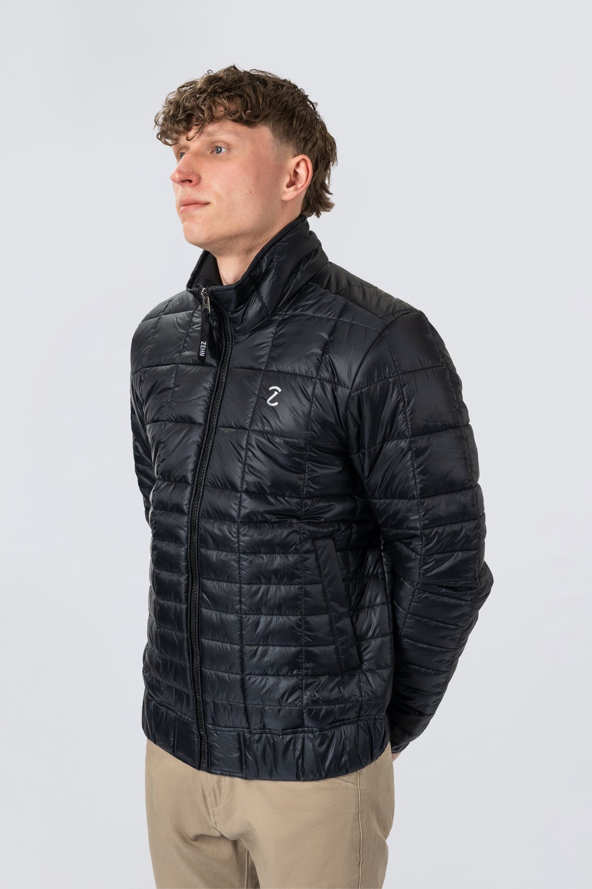 ZEHN Aero Steppjacke Herren in Schwarz – Detailansicht