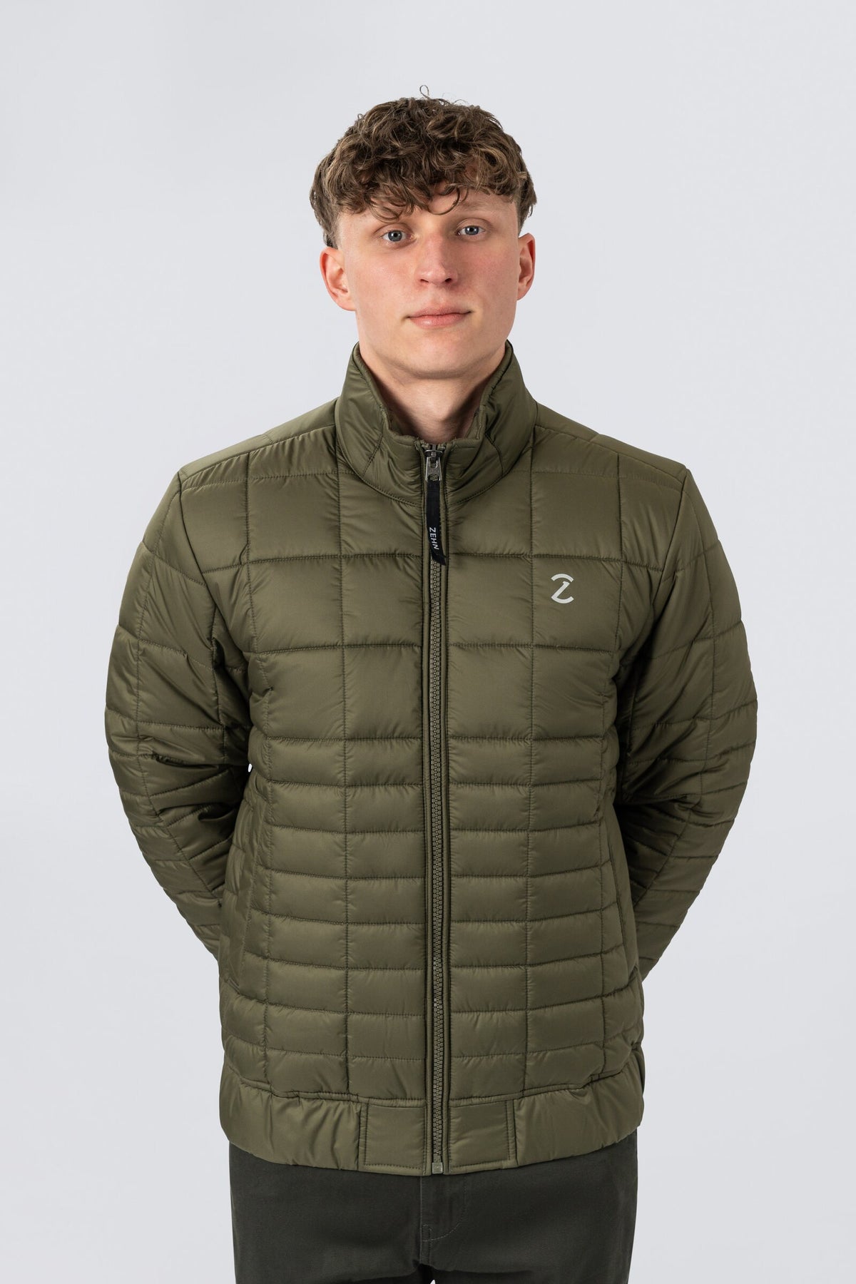 ZEHN Aero Steppjacke Herren in Shadow Olive – Rückansicht