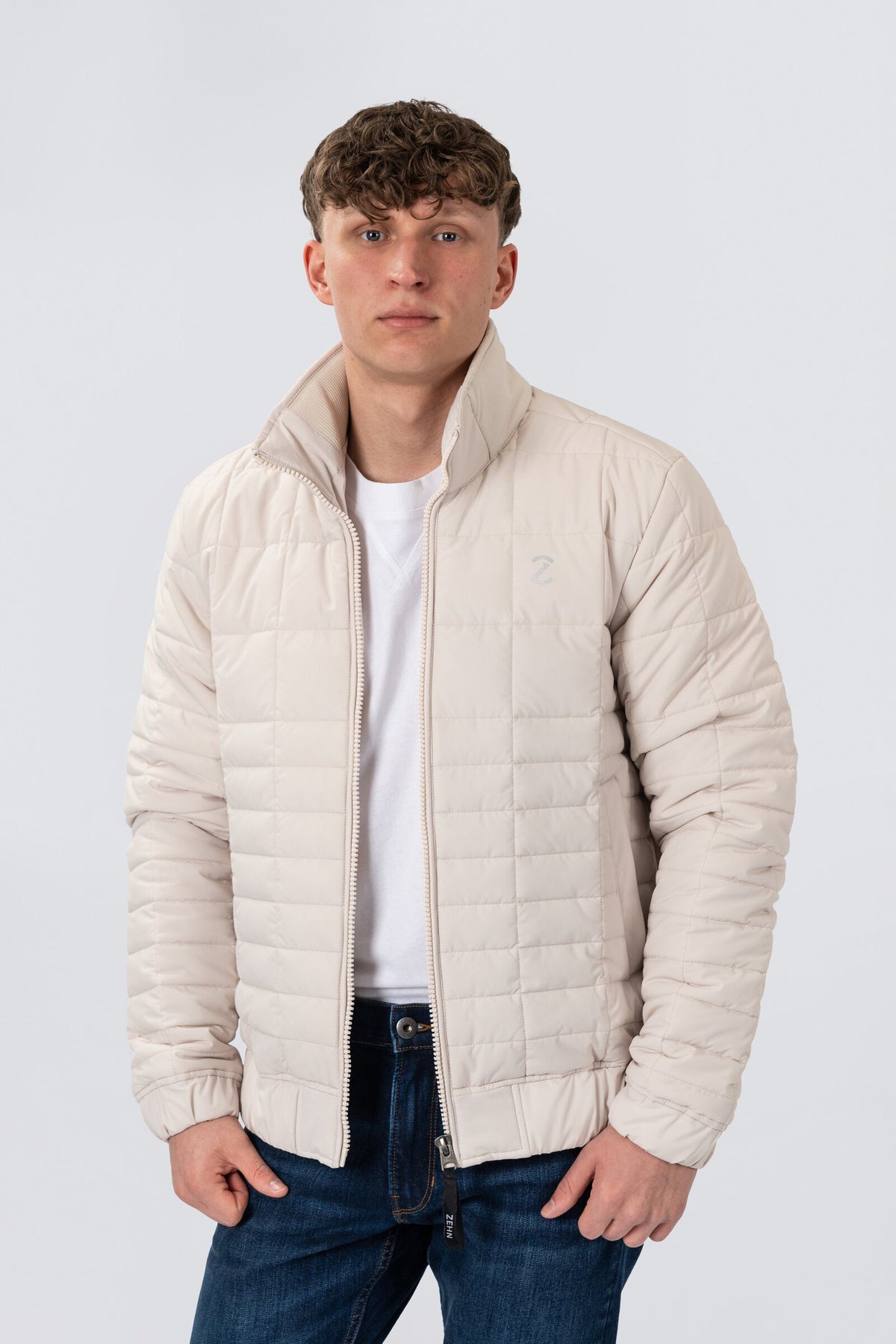 ZEHN Aero Steppjacke Herren in Weiß – Detailansicht
