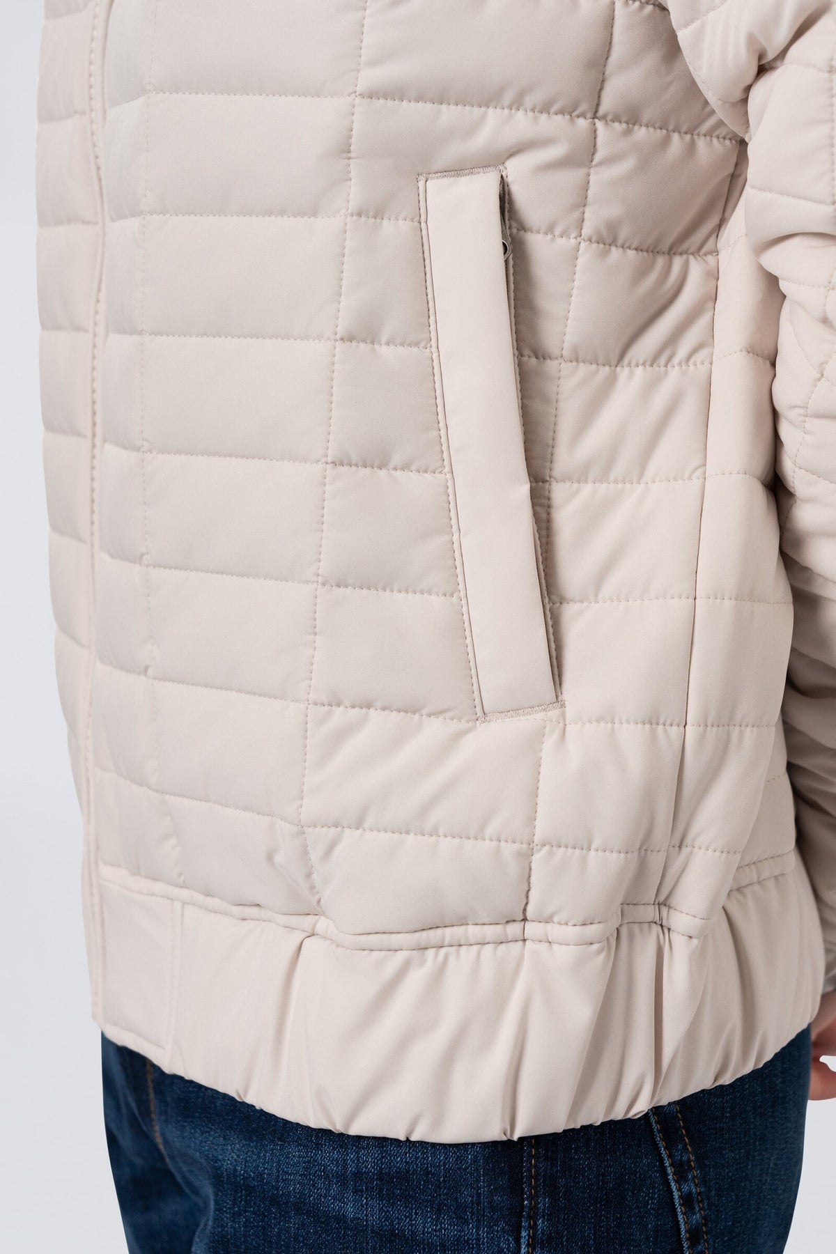 ZEHN Aero Steppjacke Herren in Weiß – Seitenansicht