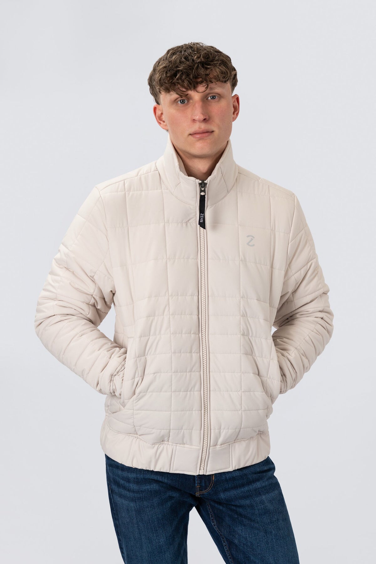 ZEHN Aero Steppjacke Herren in Weiß – Detailansicht