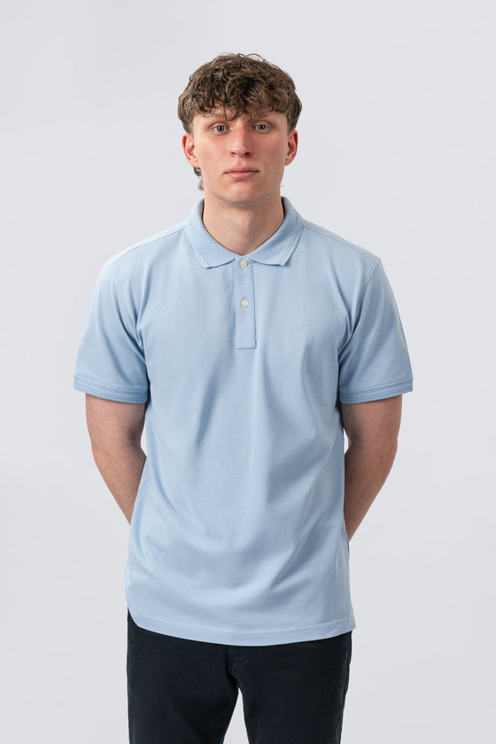 ZEHN Contour Poloshirt Herren in Air Blue – Produktansicht