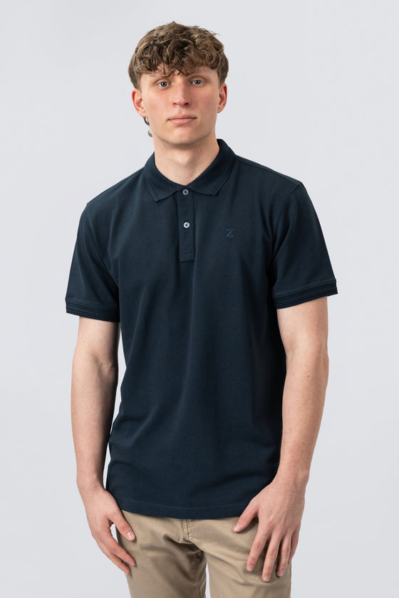 ZEHN Contour Poloshirt Herren in Salute – Produktansicht