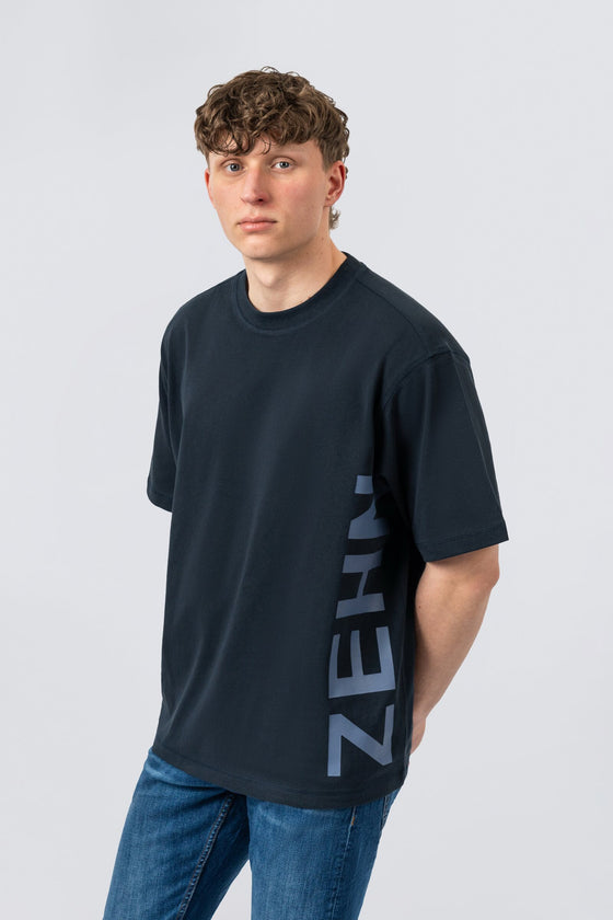ZEHN Forge Oversized T-Shirt Herren in Salute – Produktansicht